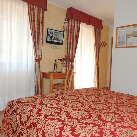 Albergo Eden Passo del Tonale Cameră foto