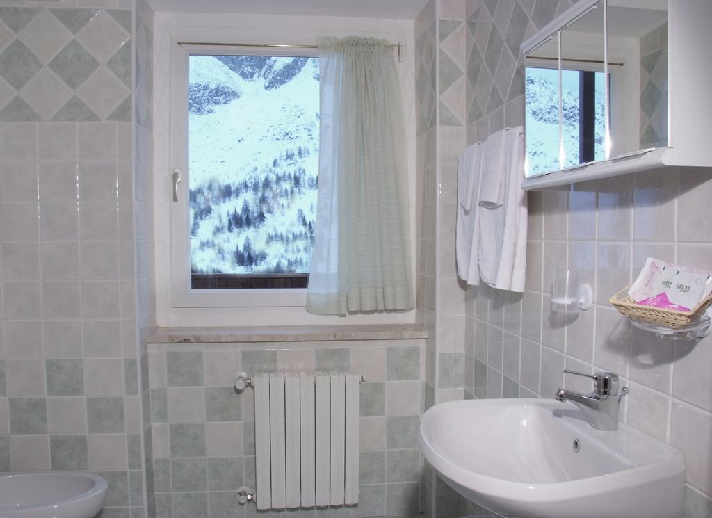 Albergo Eden Passo del Tonale Cameră foto